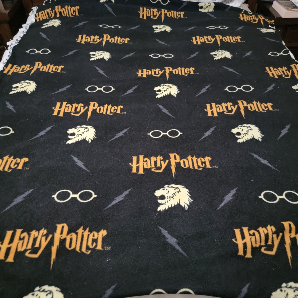 Harry Potter Logo Fleece Throw Blanket - Black & Gold